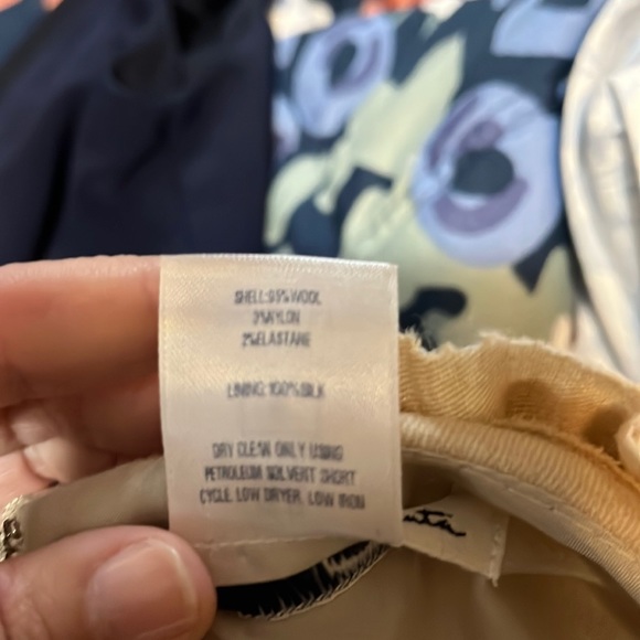 Oscar de la Renta beige 95% wool dress, 100% silk lining. Size 6. - Picture 5 of 5